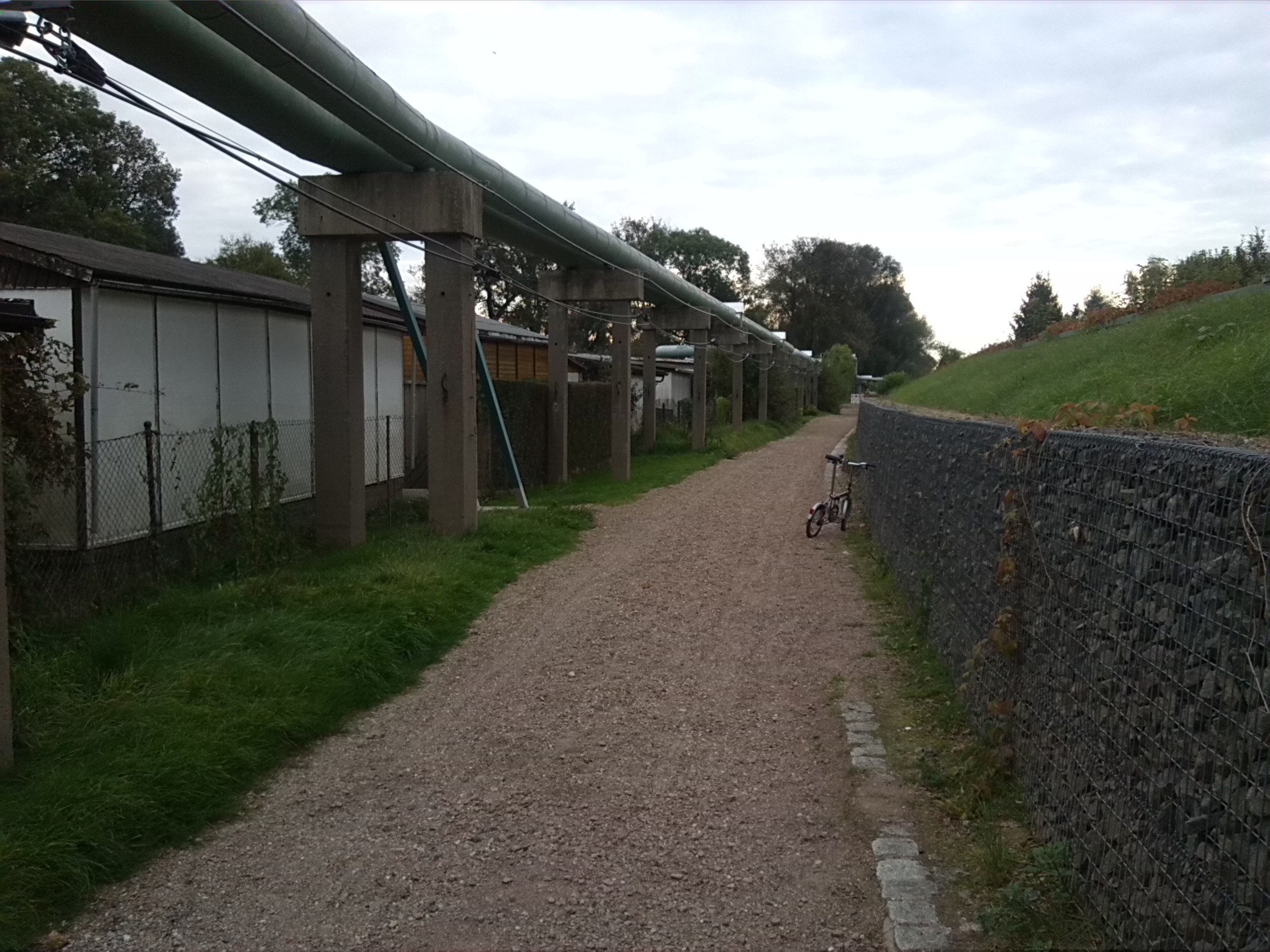 Weg Zwischen Kleingartenanlage Schillerpark und Wörlitzer Bahn (3)