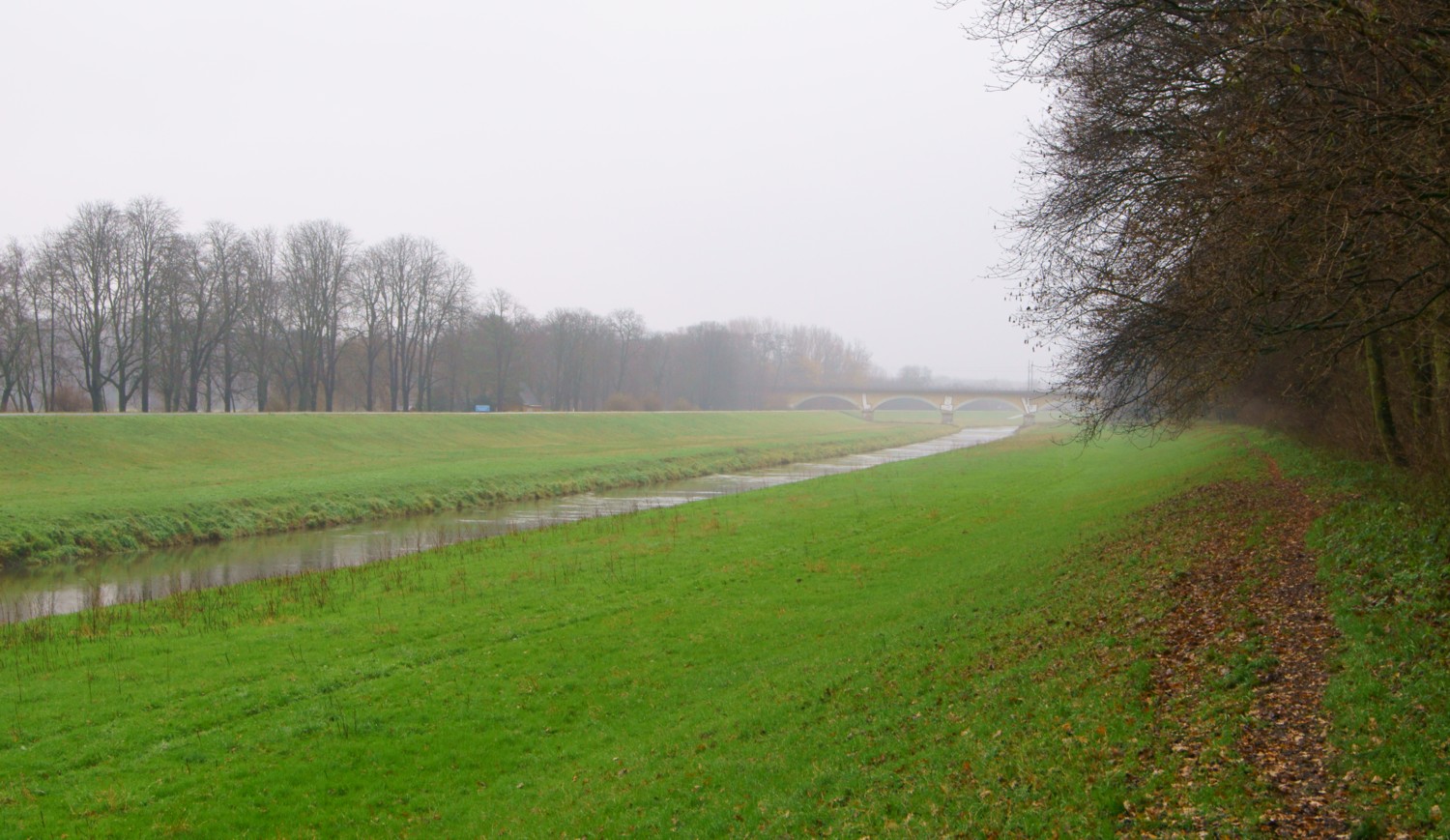 3-Blick-Von-Brücke-Gustav-Esche-Straße-Zu-Luppe-Auensee-Eisenbahnbrücke