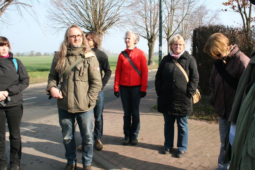1-Begrüßung Exkursion Niemberg Unweit Bahnhof (3)