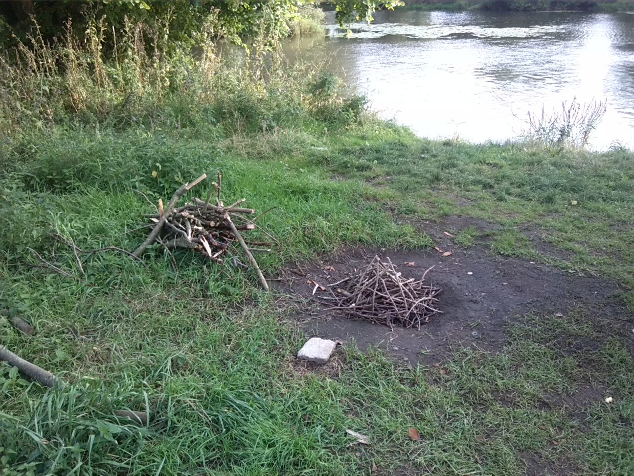 6-Feuerstelle Ufer Weiße Elster Unweit Einmündung Stilles Wasser (1)