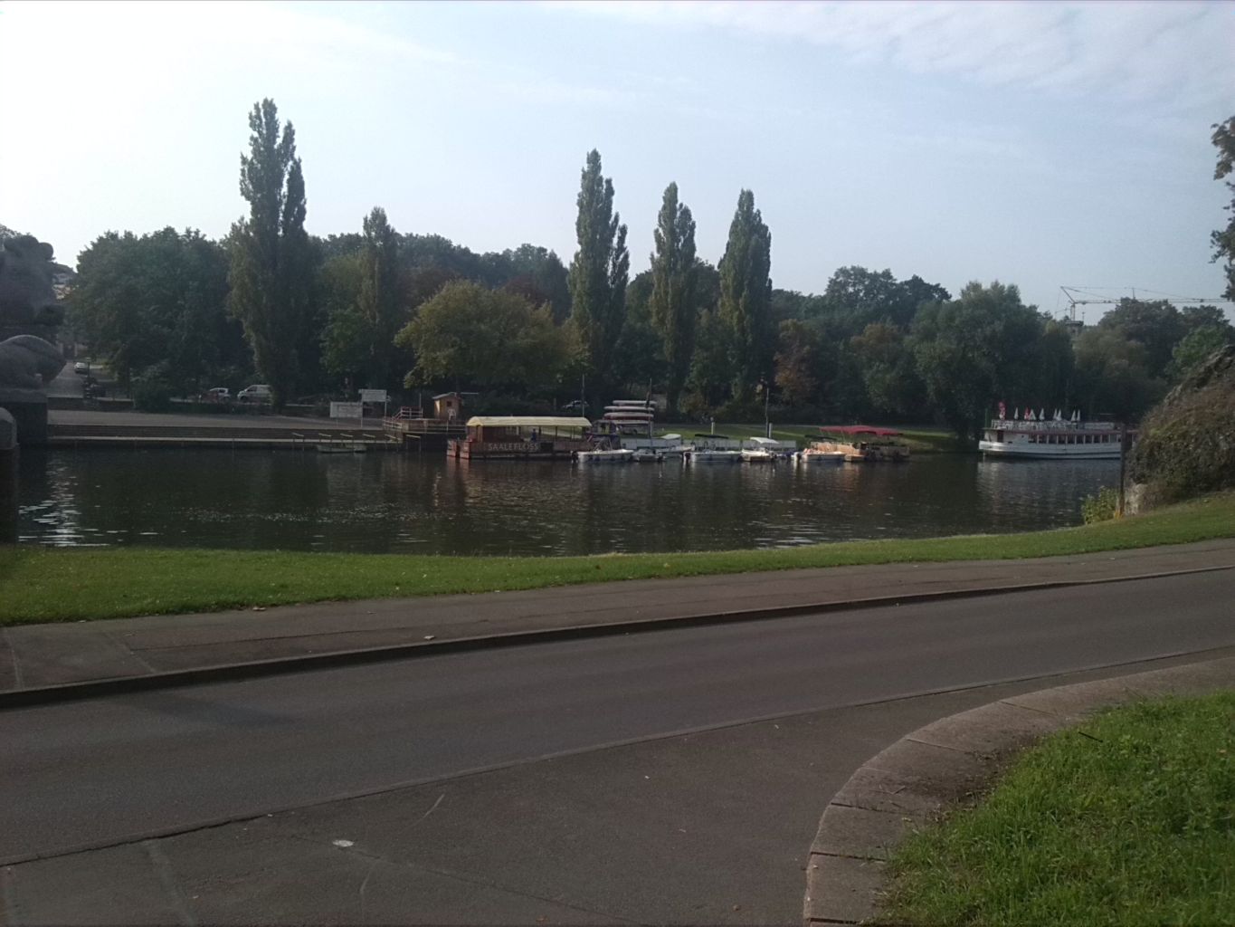 1-Halle Blick Von Talstraße Unterhalb Giebichensteinbrücke Über Saale Zu Riveufer (1)