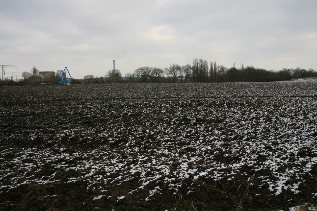 38-An Der Kiesgrube Blick über Acker Nach Norden Im Hintergrund Hafen & Kraftwerk Nord