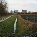 39-WestteilS aalwerder Kröllwitzer Graben Abwärts Nach Norden Unweit Einmündung Saale Hintergrund Hafen & Kraftwerk Nord