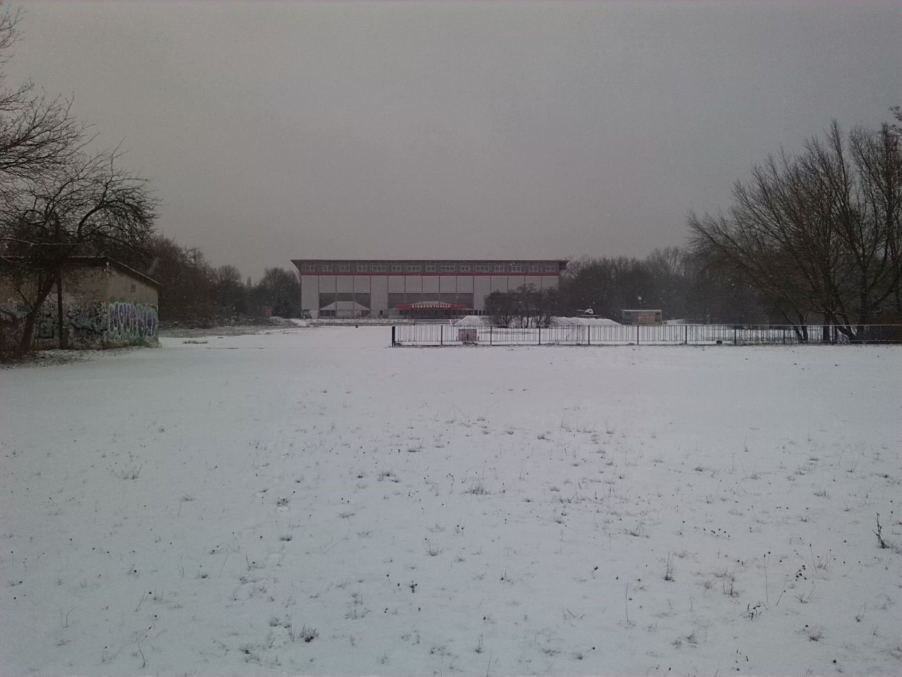 6-Gimritzer Damm Blick Zur Ex-Eissporthalle Nach Norden (2)