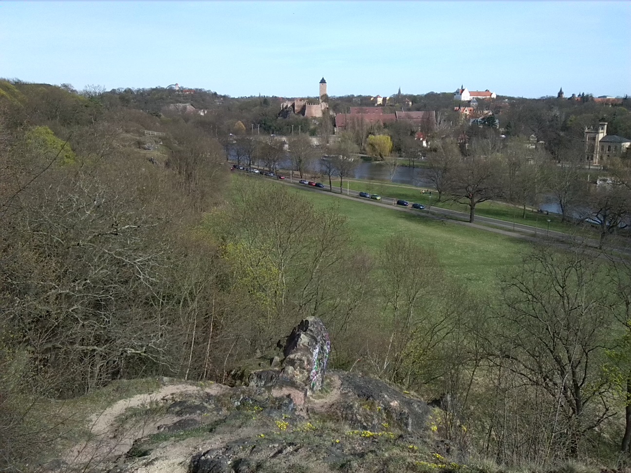 33-Blick Von Felsfluren Am Amselgrund Über Saale Zu Burg Giebichenstein Nach Osten (1a)