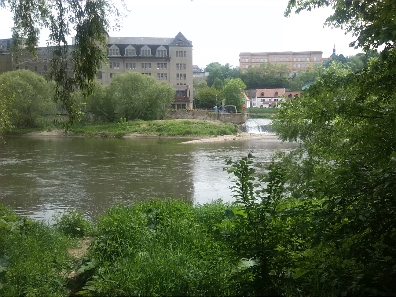 18a-Bernburg Rosenhag Blick Nach Südosten Über Saale Zu Wassermühle & Wehr (1)