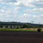 19-Döllnitz Verbindungsweg Dieskauer Park Blick Südwesten ICE-Strecke & Kraftwerk Korbetha