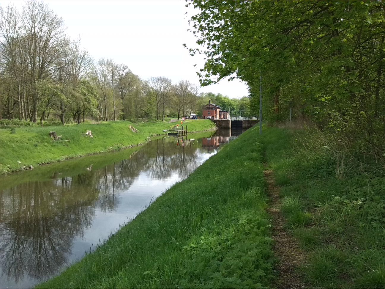 23-Blick Zu Schleuse & Schleusenwärterhaus (2)