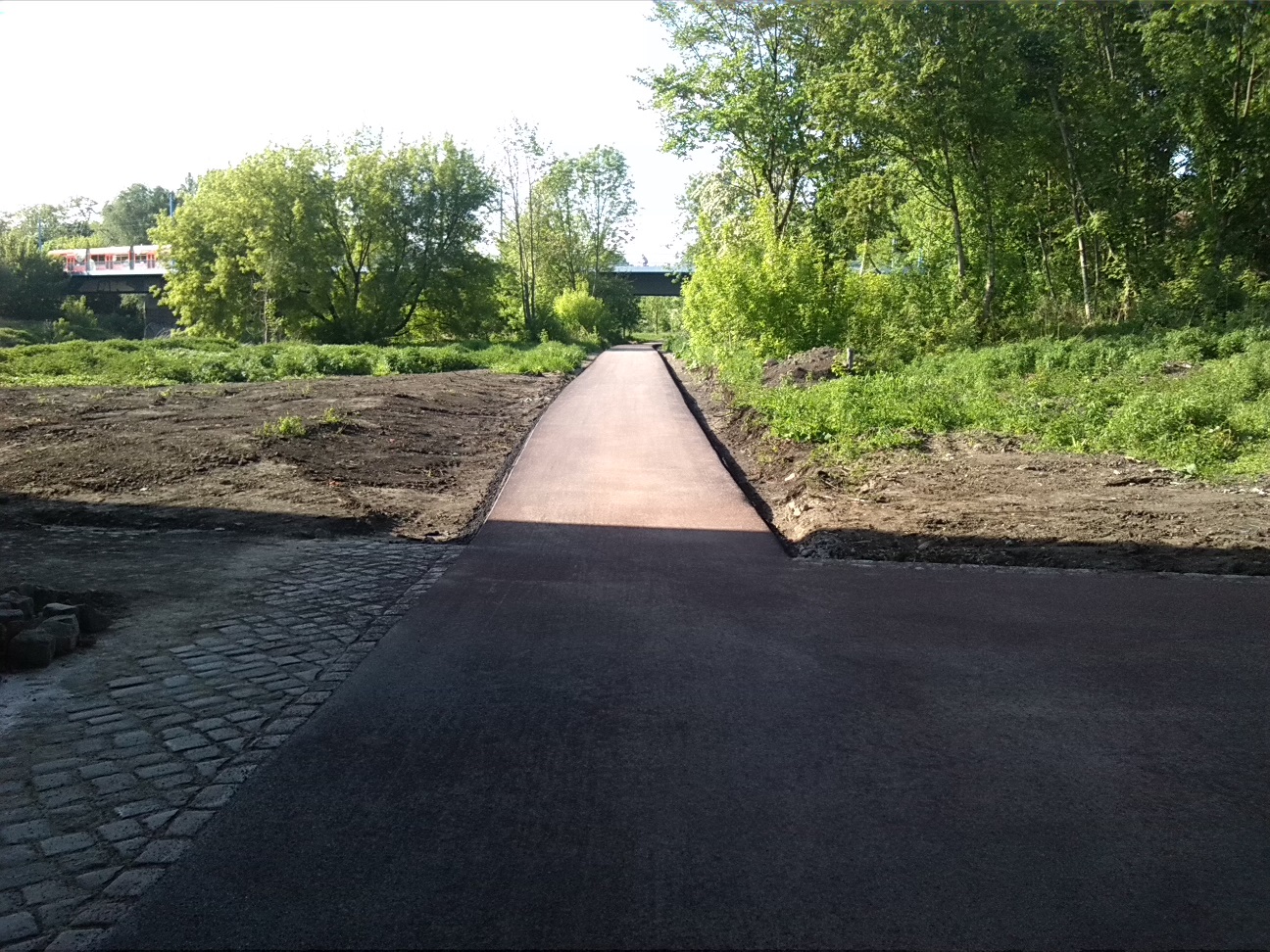 54a-Ostufer Elisabethbrücke Unter Brücke An Der Magistrale Blick Nach Nordwesten (2)
