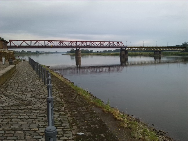 2a-Schönebeck-Salzblumenplatz Blick Elbeabwärts Nach Nordwesten Mit Elbbrücke Ernst Thälmann (1)