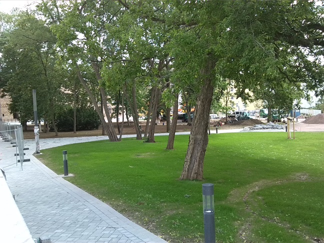4a-Blick Zum Park An Früherer Landwirtschaftlichen Fakultät Aus Richtung Eingang Emil-Abderhalden-Straße (1)