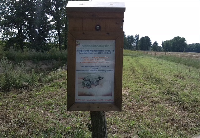 2a-Feuchtgebiet Zwischen Uebigau & Bomsdorf Schild Blick Nach Osten (1)
