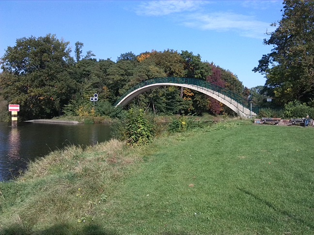 11a-Halle Blick Von Saaleufer Pfarrstraße Nach Norden Auf Forstwerder & Saale & Forstwerderbrücke (1)