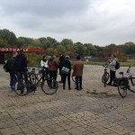 1a-Start Der Protestexkursion Am Gimritzer Damm Mit Blick Auf Überflutungsfläche Der Saale(1)