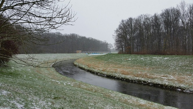 10a-Leipzig Blick Unweit Von Leutzsch-Wahrner-Brücke Nahleabwärts Mit Nahleauslasswerk Nach Nordwesten
