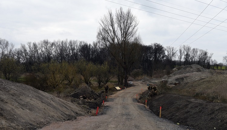60a-Leuna Schladebach Baustelle Damm Rückhaltebecken Der Bach Blick Nach Norden
