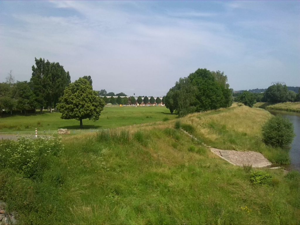 8-Gera Blick Von Franzosenbrücke Über Weiße Elster Auf Reitsportstadion Nach Nordwesten  (2)