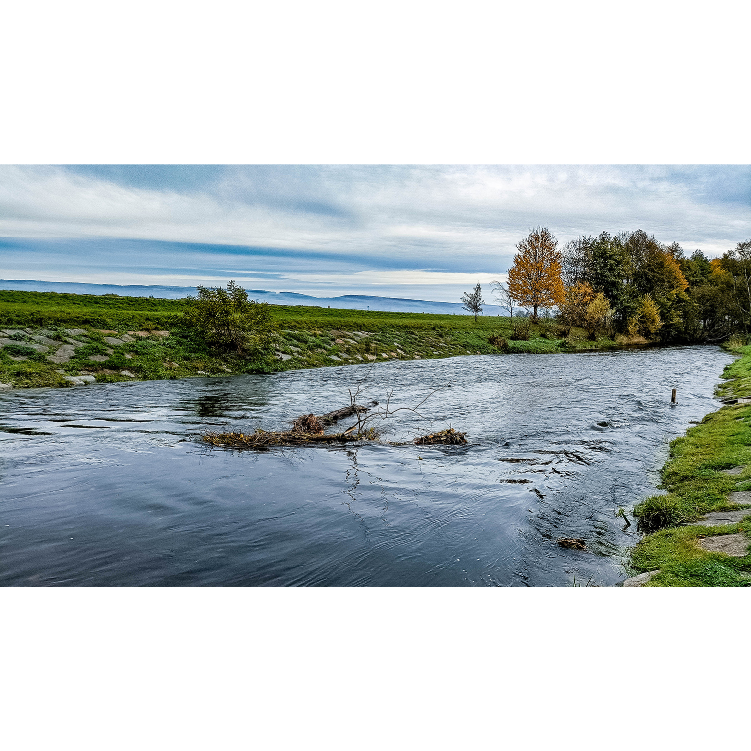 24-Goldene Aue - Kelbra - Helmeaue - Blick nach Nordosten auf Südharz & Helme gewässerabwärts