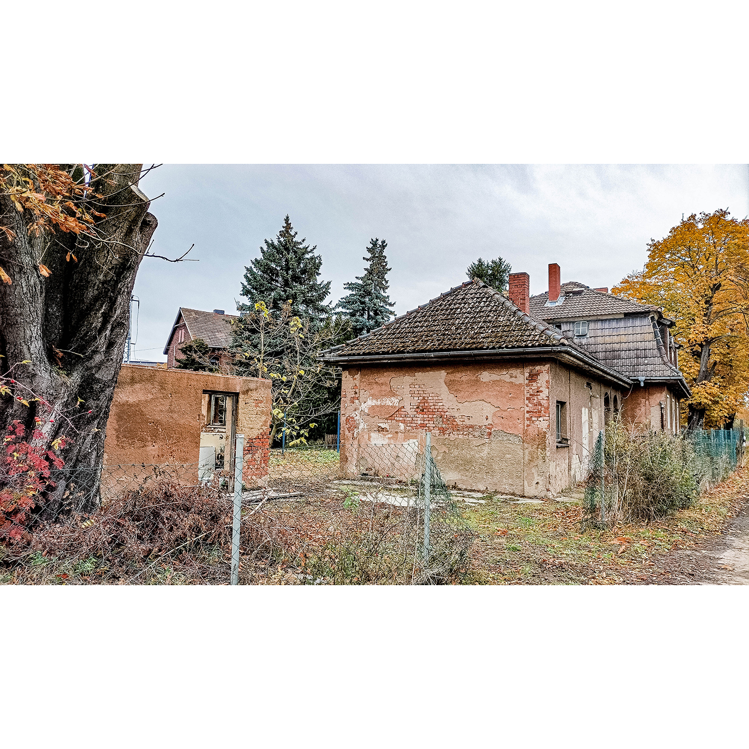 30-Goldene Aue - Berga - Blick nach Nordosten auf Gebäude Bahnhofstraße 21 b