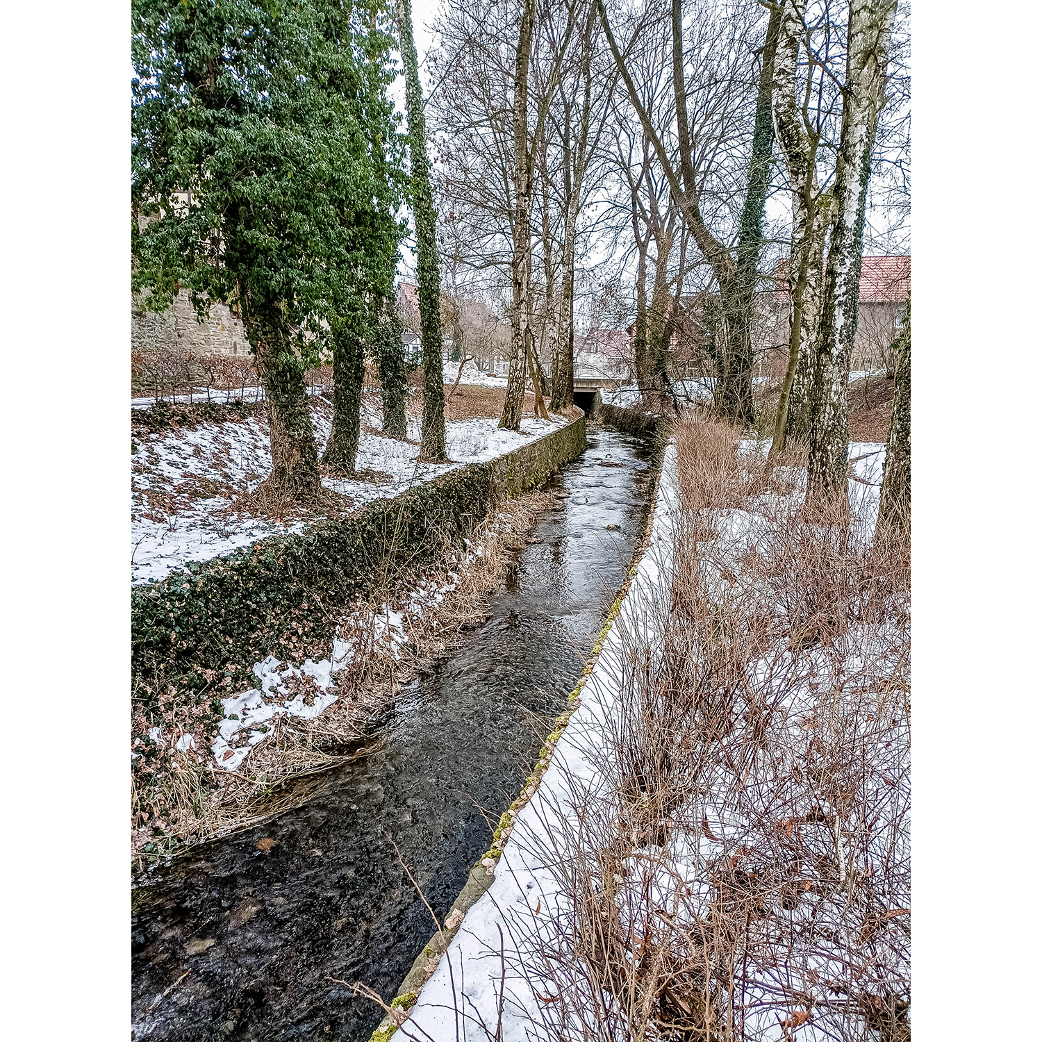 02-Südharz-Uftrungen - Ecke Johannesweg & Uftrunger Schulgasse - Blick nach Südwesten auf Haselbach gewässerabwärts