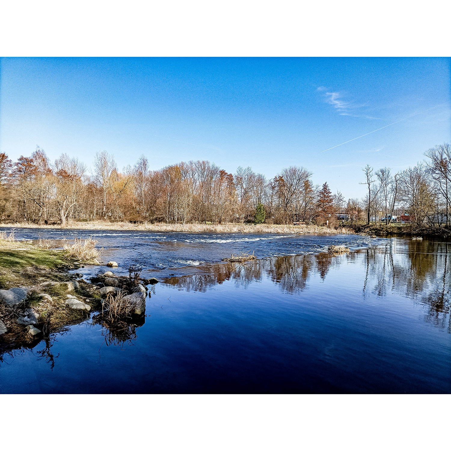 17-Saalfeld-Saalewiesen - Blick nach Nordosten auf Saale gewässerabwärts mit Ex-Teilewehr & Abzweig Lache & B 85-Kulmbacher Straße