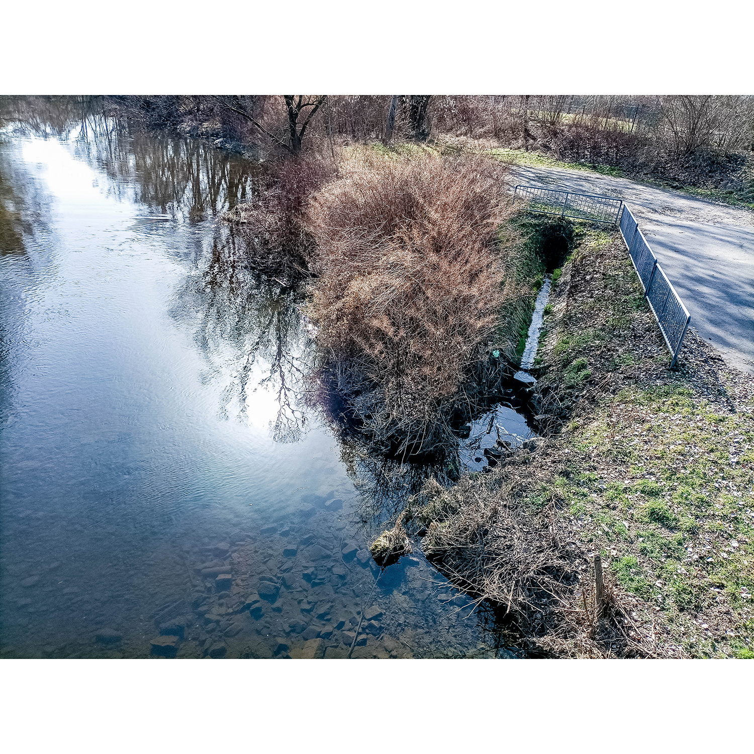 76-Rudolstadt - Preilipper Steg - Blick nach Südwesten auf Saale gewässeraufwärts mit Einmündung Fließgewässer