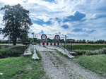 1500-83-Gebesee-Geraaue-Blick-nach-Suedwesten-auf-Bruecke-ueber-Gera-in-Richtung-Ortslage.jpg
