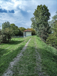 1500-88-Gebesee-Geraaue-Hoehe-Trafohaus-Blick-nach-Nordwesten-auf-Deich-in-Richtung-Pumpenhaus.jpg